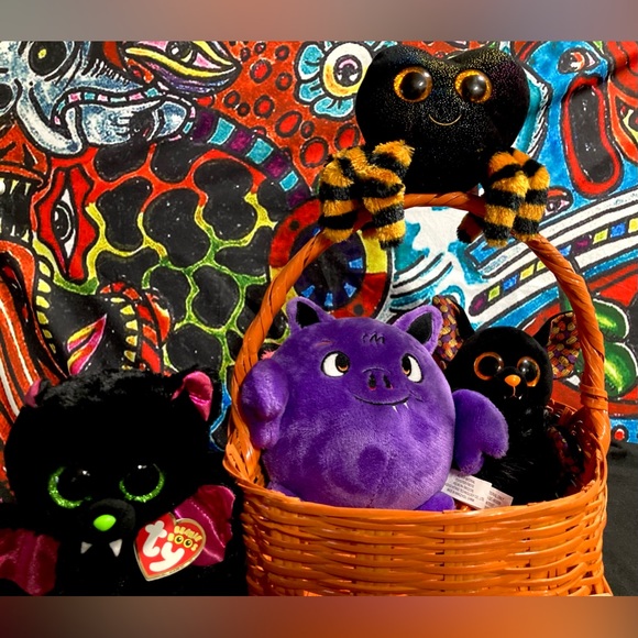 Halloween Plush Bat Spider Assortment in Vintage Orange Witch Basket - Picture 8 of 11
